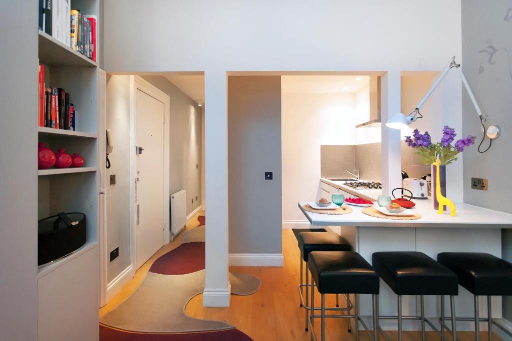 ItalianFlat - Chelsea room 6